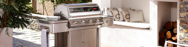 Gasgrill mit Seitenbrenner