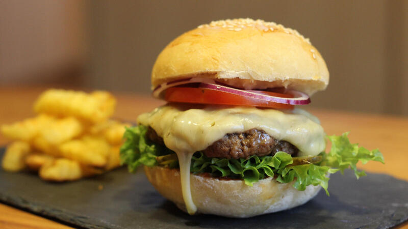 Den perfekten Burger auf dem Gasgrill grillen