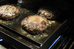 Burger auf der Plancha grillen