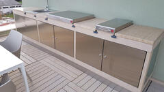 Eingebaute Plancha in Außenküche