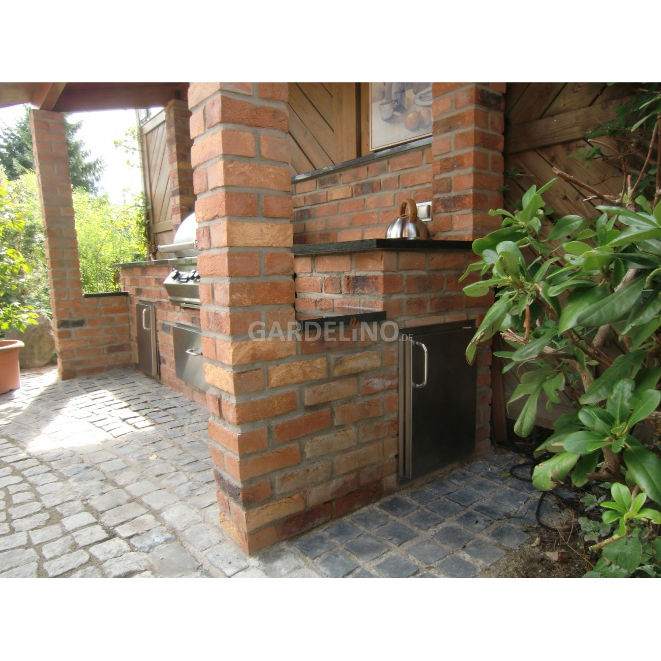 Outdoorküche aus Backstein mit Fire Magic Einbau Gasgrill selber bauen