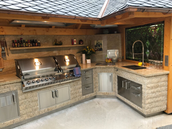 Außenküche mit Napoleon BiPro825 Gasgrill