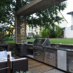 Freistehende Outdoor Küche mit Lounge