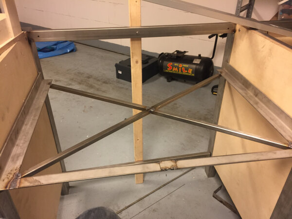 Selbstgebaute Holz Outdoor Kuche Mit Bull Bbq Grill