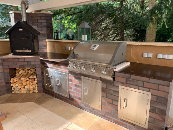 Sommerküche aus Backsteinen