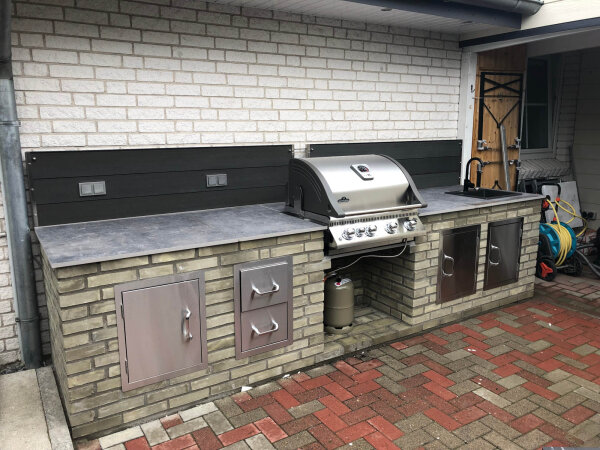 Outdoor Küche aus Backsteinen