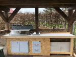 Outdoor Küche mit Rahmenkonstruktion