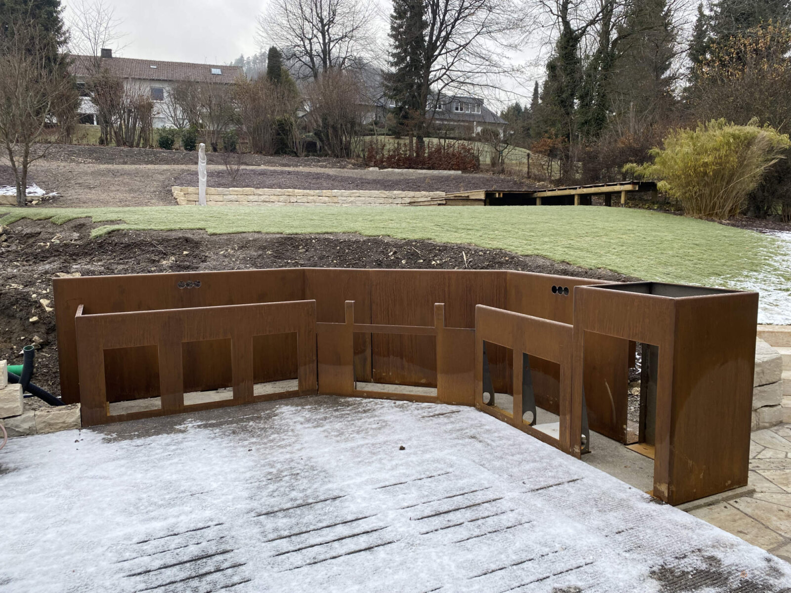 Große Outdoor Küche aus Cortenstahl