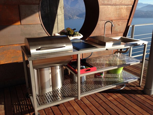 OutStanding Gartenküche vor wunderschönem Panorama